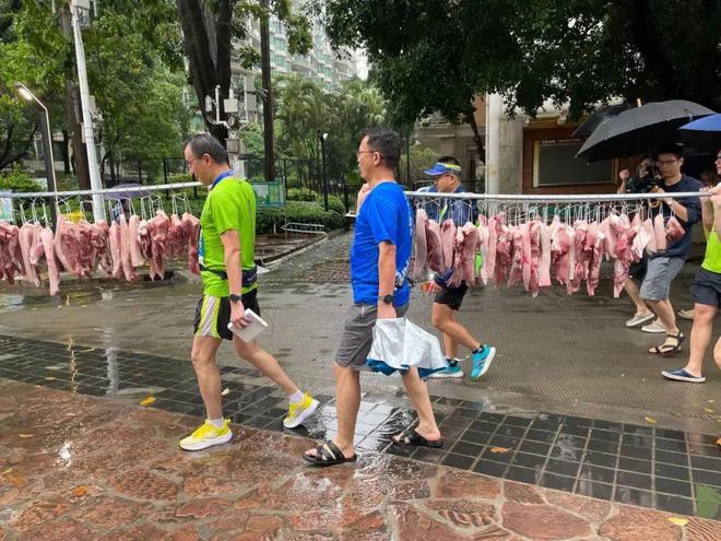 BSports官网减重几斤奖几斤猪肉！广州一小区喊业主减肥(图1)